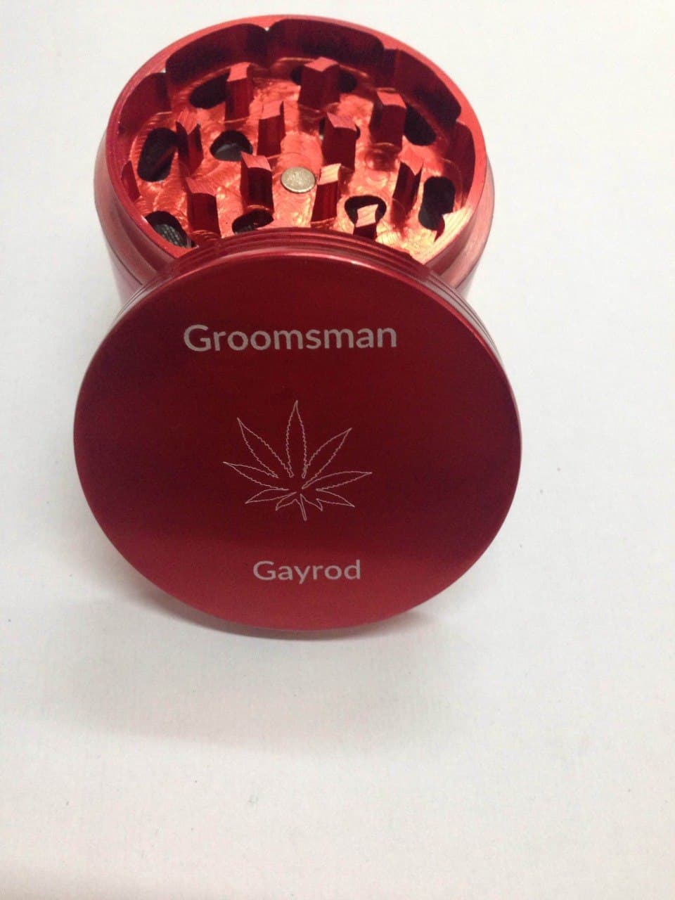 Groomsman Gayrod grinder with leaf engraving